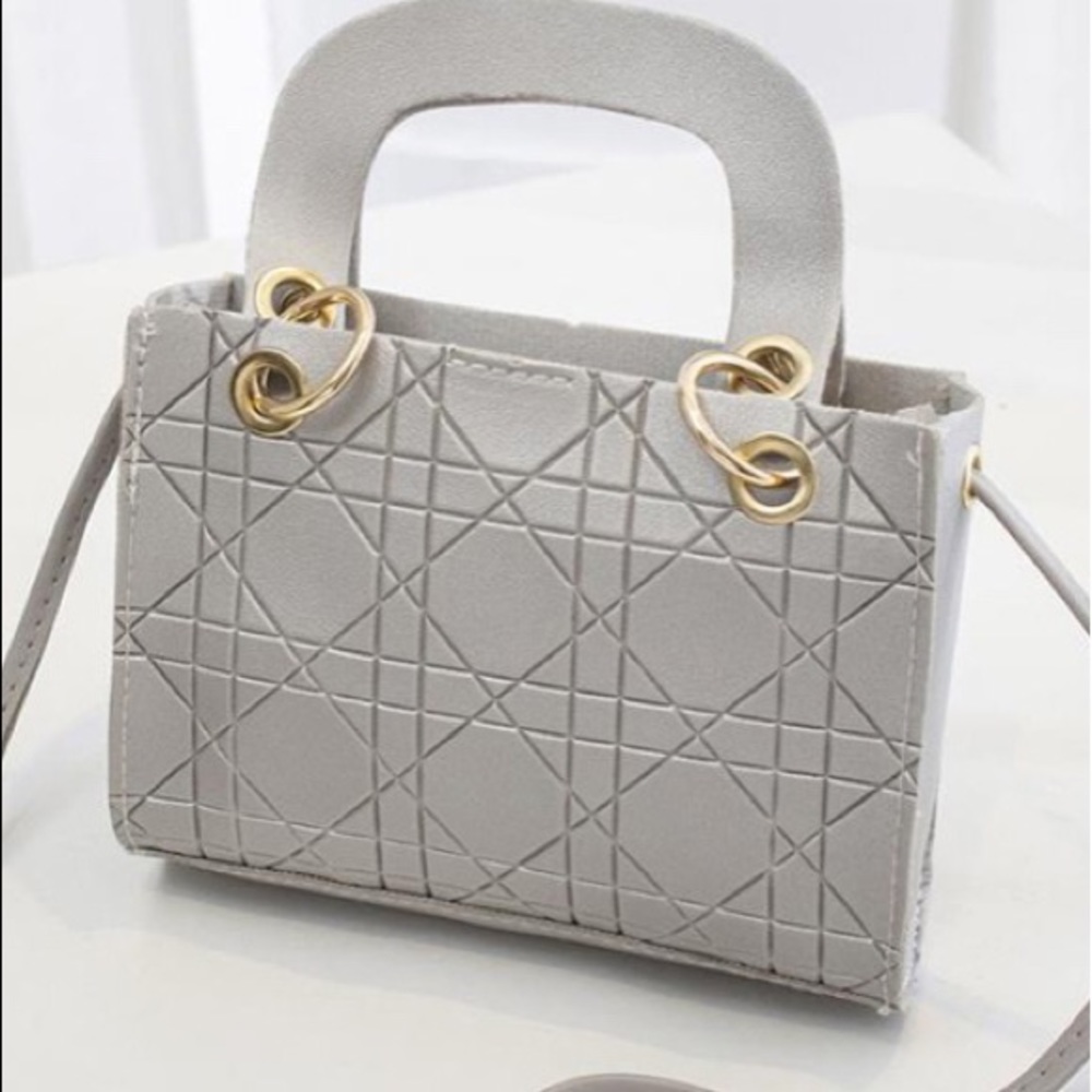 Handbags - Picture 4 of 8